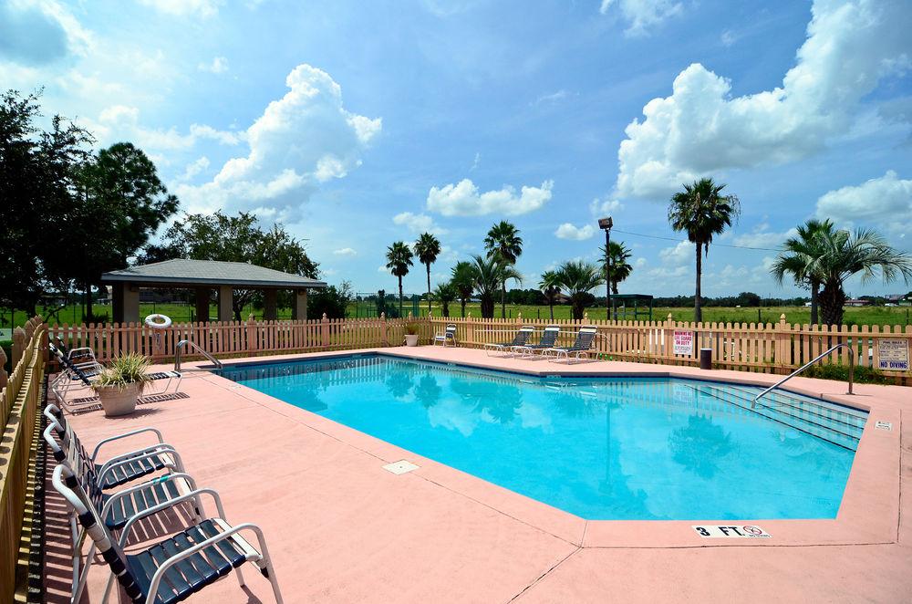 Rodeway Inn & Suites Haines City Exterior photo