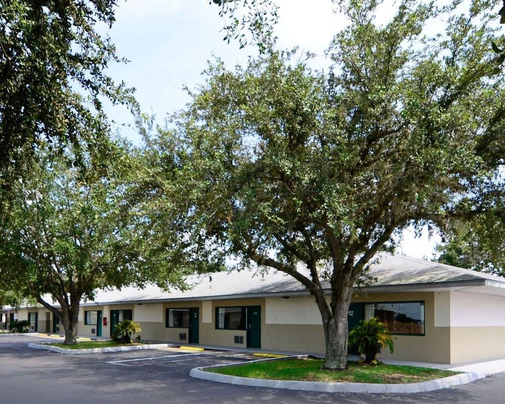 Rodeway Inn & Suites Haines City Exterior photo