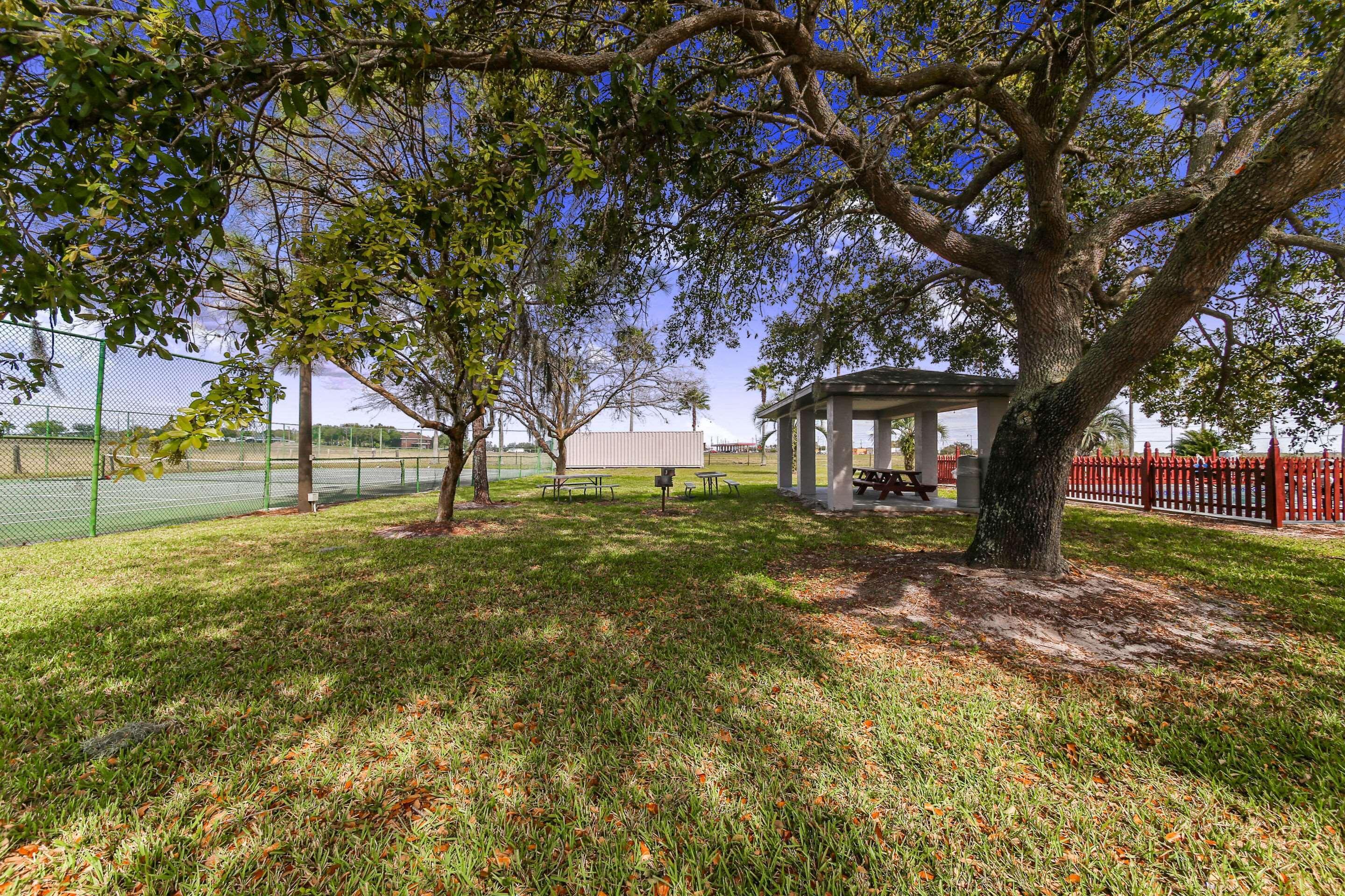 Rodeway Inn & Suites Haines City Exterior photo